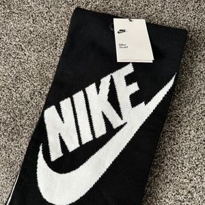 NWT Nike Scarf - Reversible - Black and White